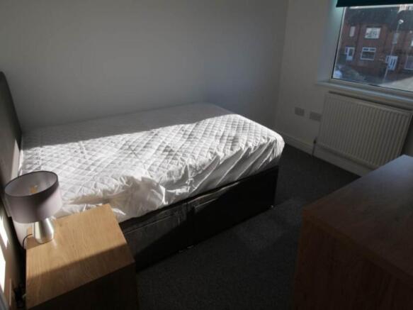 1 bed House Share to rent Image 9