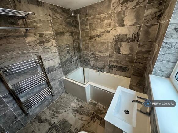 2 bed Terraced to rent Image 6