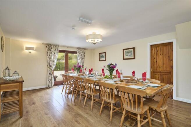 6 bed Detached for sale Image 6