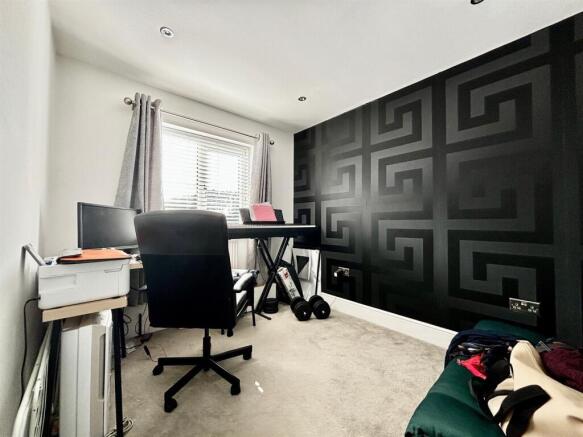 4 bed Detached for sale Image 8