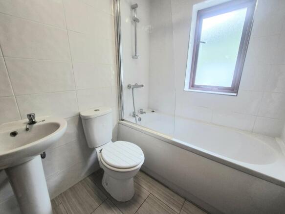 2 bed End of Terrace to rent Image 4