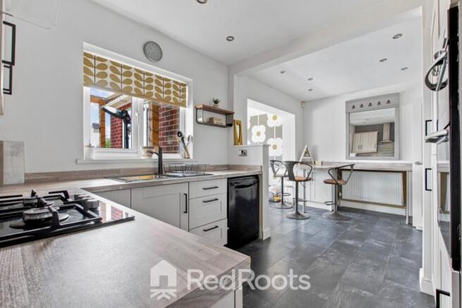 4 bed Semi-Detached for sale Image 7