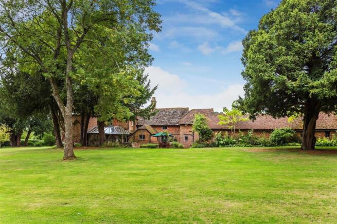house. estate agency Cranleigh Barhatch Farm