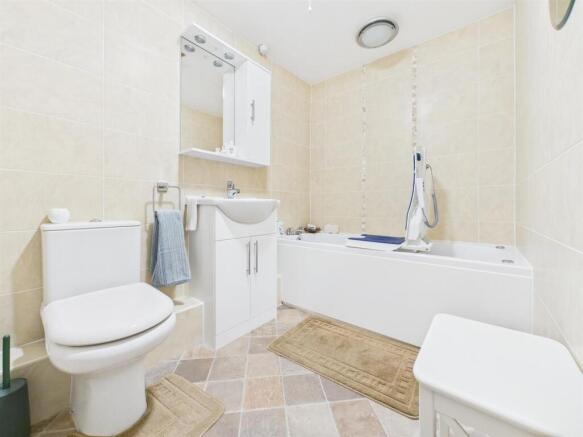 2 bed Flat for sale Image 10