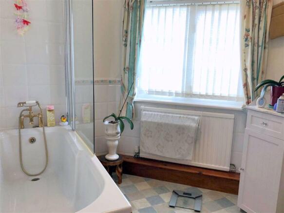 3-PIECE BATHROOM