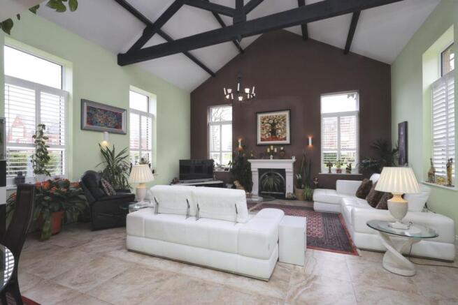 Lounge/Dining Room