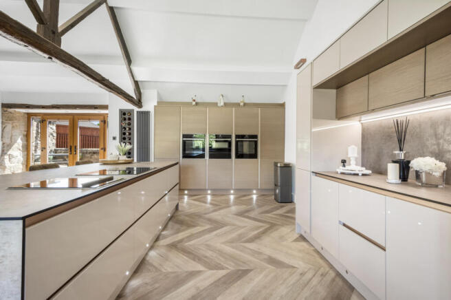 4 bed Barn Conversion for sale Image 9