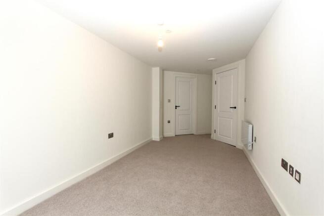 2 bed Apartment to rent Image 11