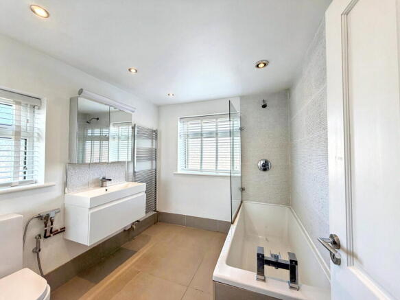 3 bed Semi-Detached for sale Image 12