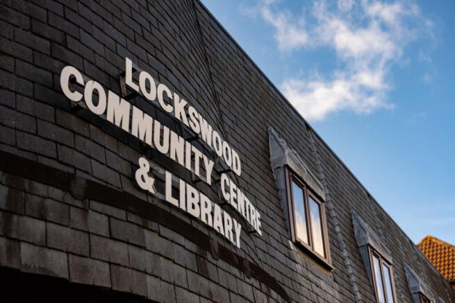Locks Road, Locks Heath, Southampton, Hampshire, SO31 photo 4