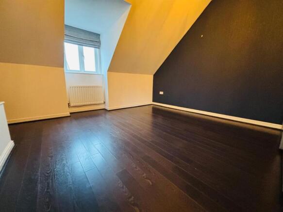 4 bed Town House to rent Image 11