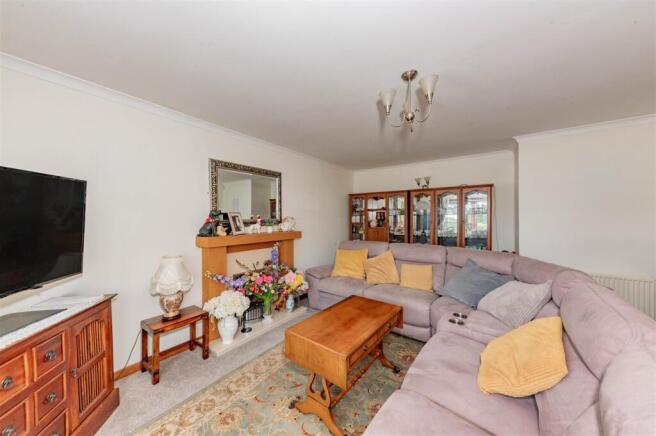 4 Rose Hemming Place Letham-5.JPG