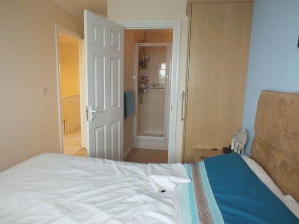 Master to en suite
