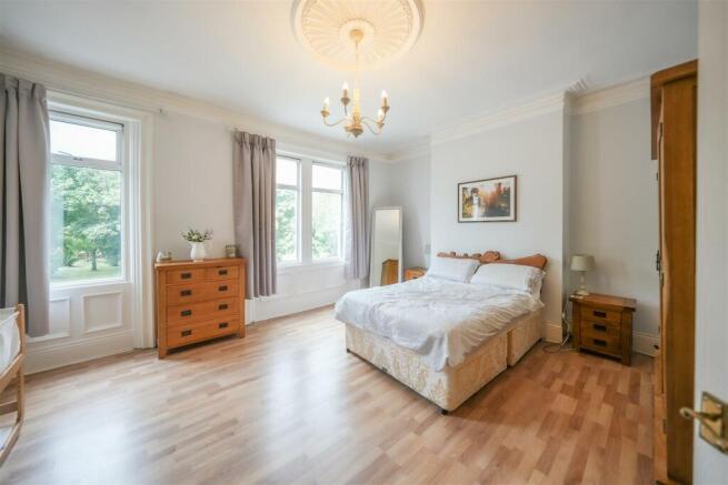 MAIN BEDROOM