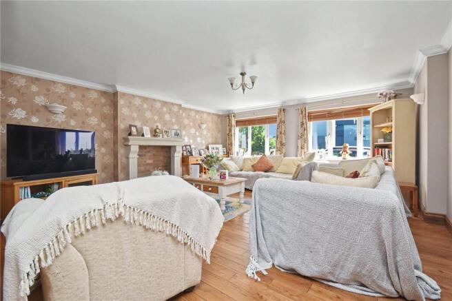 6 bed Detached for sale Image 12