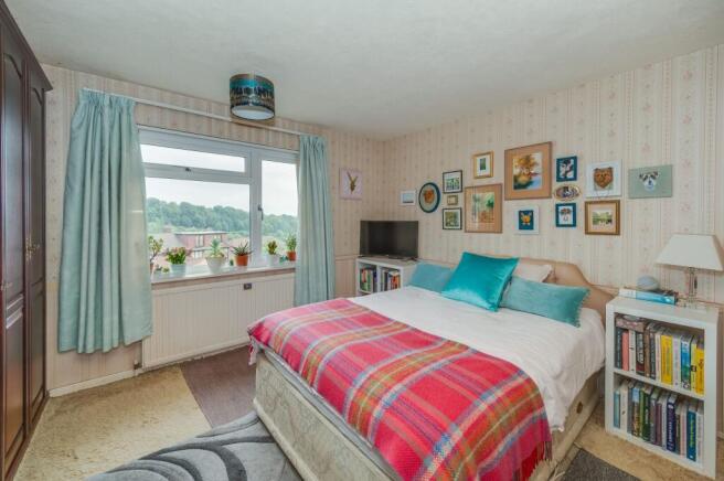 3 bed Semi-Detached for sale Image 12