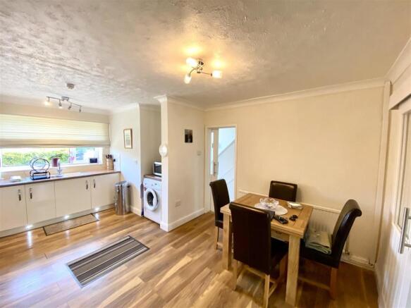 KITCHEN/DINING ROOM