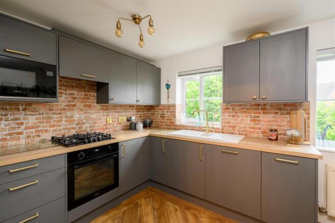 3 bed Town House for sale Image 5
