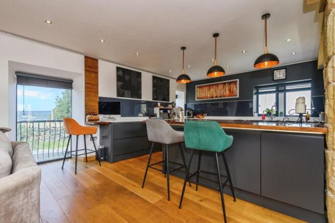 4 bed Barn Conversion for sale Image 7
