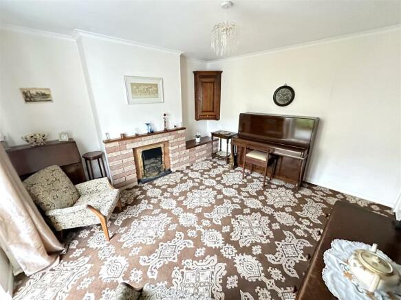 Sitting Room/Dining Room