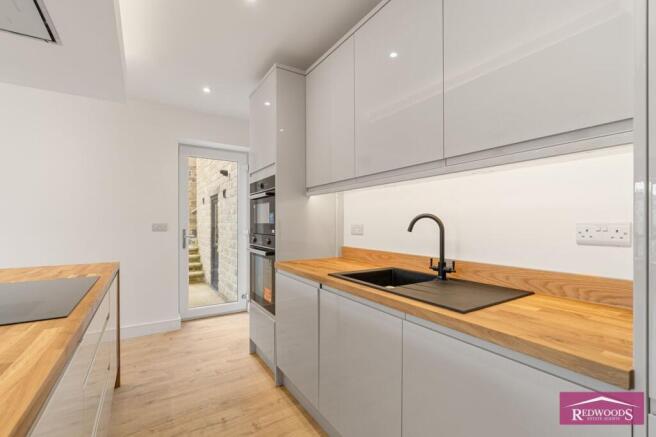 5 bed Semi-Detached for sale Image 5