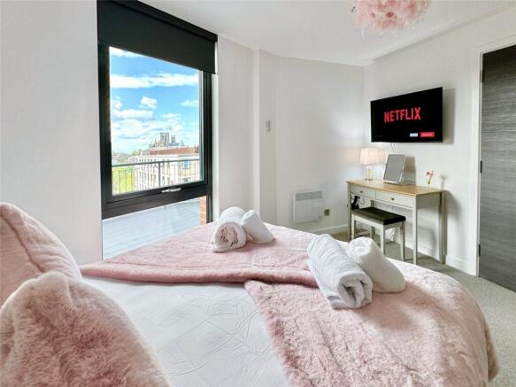 2 bed Penthouse for sale Image 8