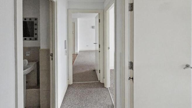 2 bed Apartment to rent Image 9