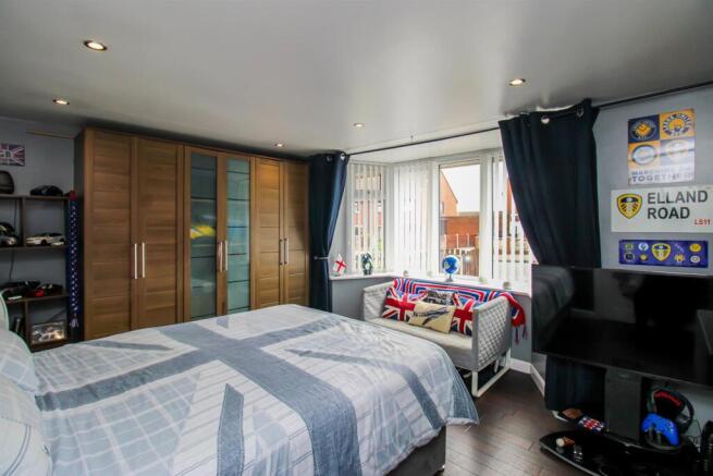 4 bed Semi-Detached for sale Image 11