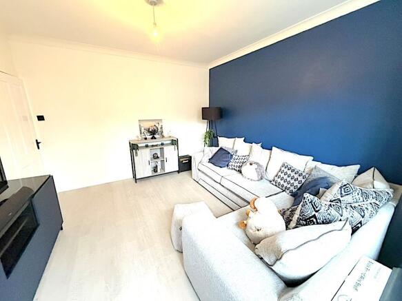3 bed House to rent Image 6