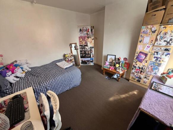 3 bed Terraced to rent Image 6