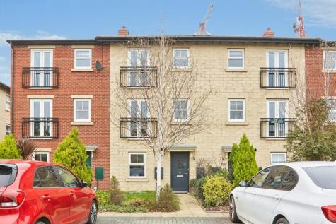 Holts Crest Way, Leeds