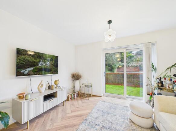 CAM02136G0-PR0520-STILL004