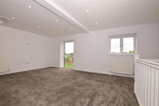 Lounge / Dining Area