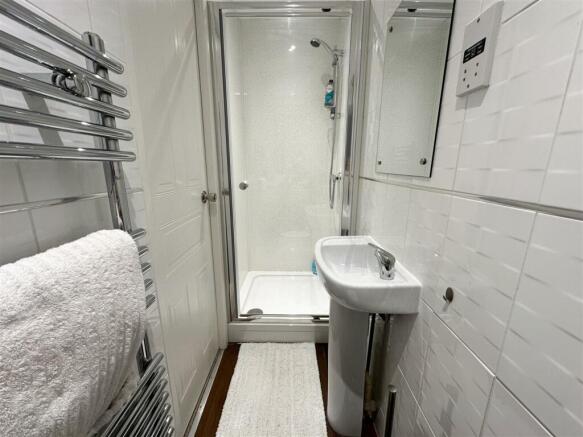 EN SUITE