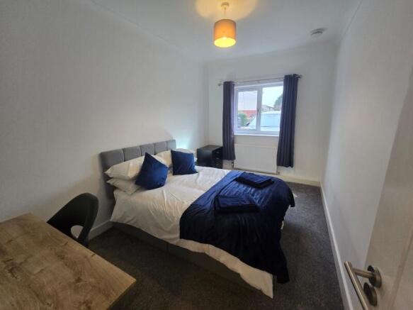 6 bed Semi-Detached to rent Image 10