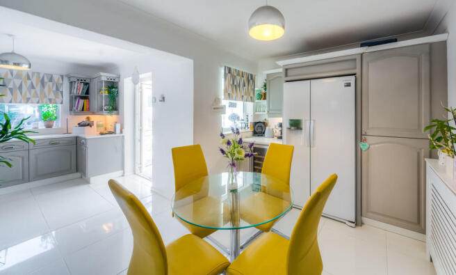 Kitchen/breakfast...