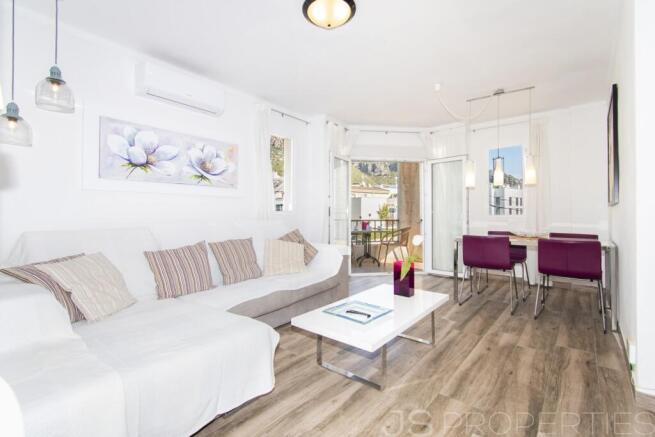 BLOCK OF APARTMENTS AND COMMERCIAL PREMISES IN PUERTO POLLENSA