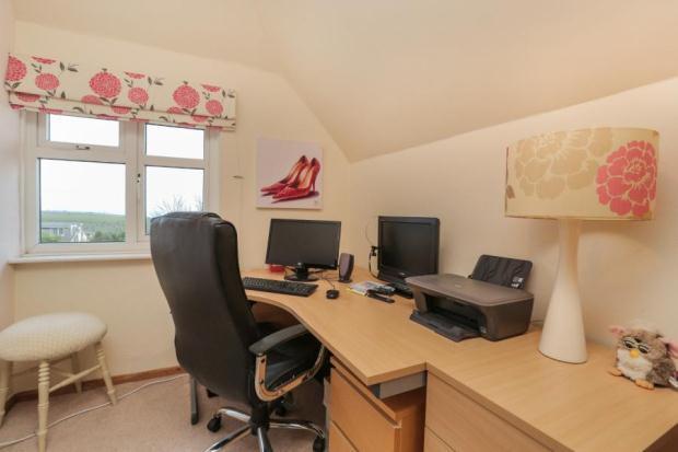 BEDROOM/STUDY