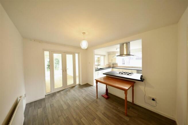 5 bed Detached for sale Image 11