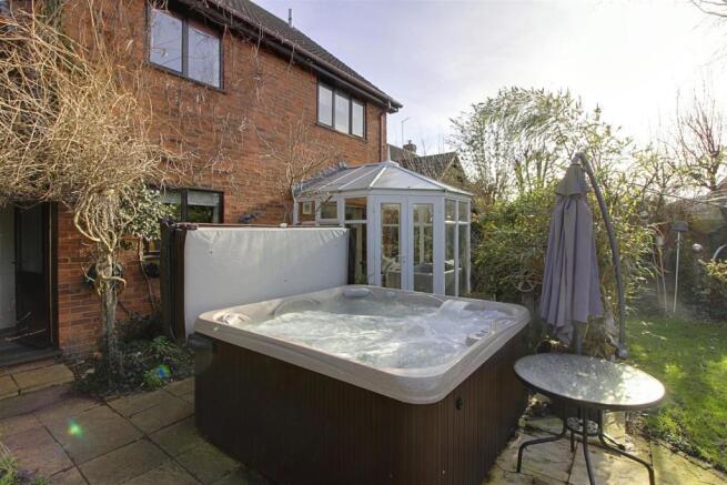 garden hot tub.jpg