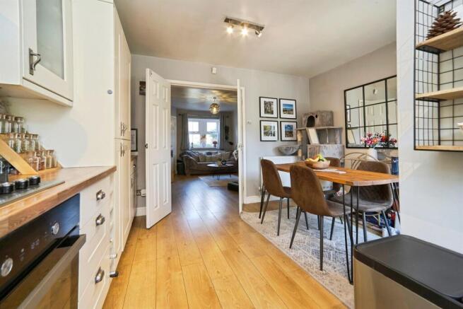 2 bed Terraced for sale Image 6