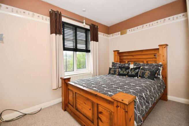 4 bed Semi-Detached for sale Image 5