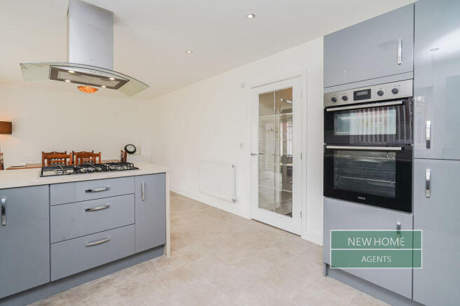 4 bed Detached for sale Image 8