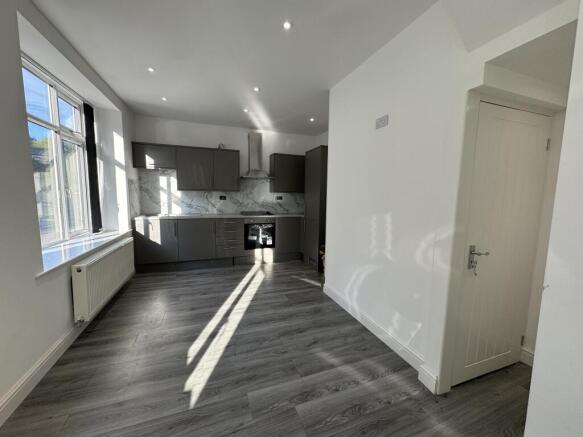3 bed House to rent Image 6