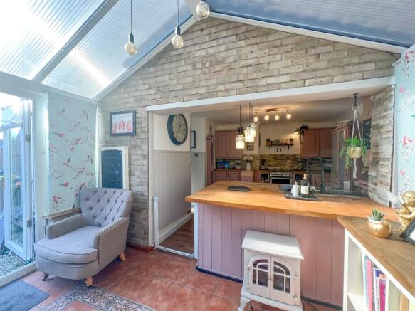 BREAKFAST BAR