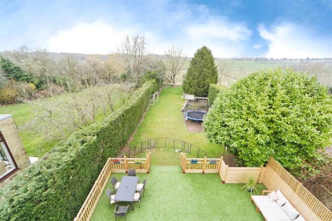 6 bed Detached for sale Image 10