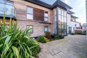 Flat 3, Attfield, Park Way, Newbury RG14 1DP