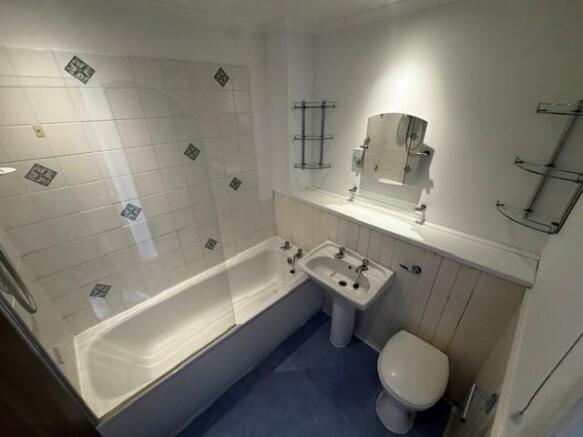 53 HOOKE NEW BATHROOM.jpg