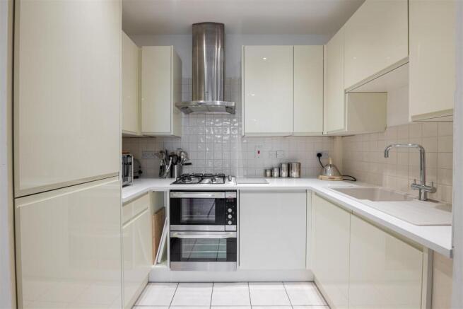 6-65 Putney Bridge Rd Kit.jpg