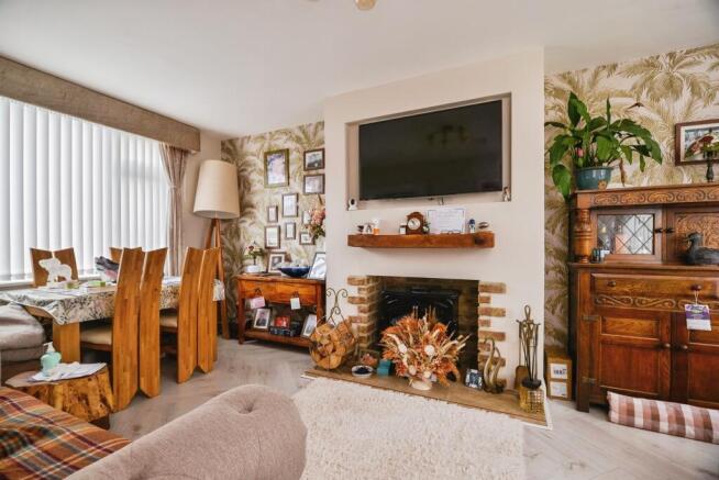 4 bed Semi-Detached for sale Image 5